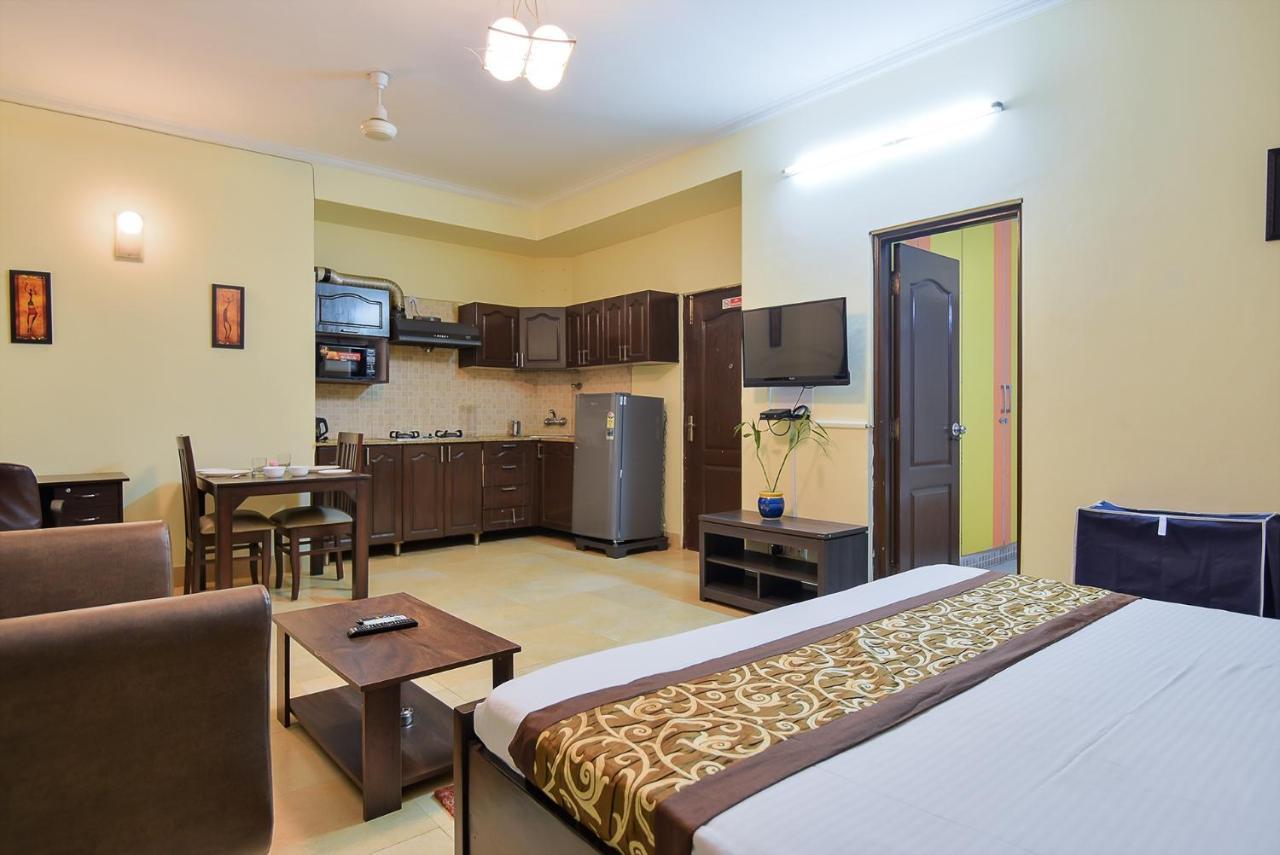 Studio Serviced Apartments Near Fortis Hospital Gurgaon Eksteriør billede