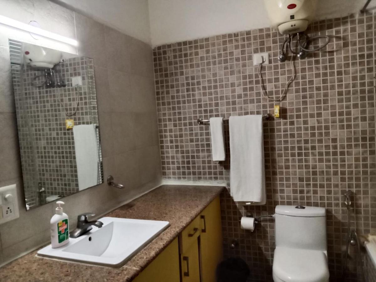 Studio Serviced Apartments Near Fortis Hospital Gurgaon Eksteriør billede