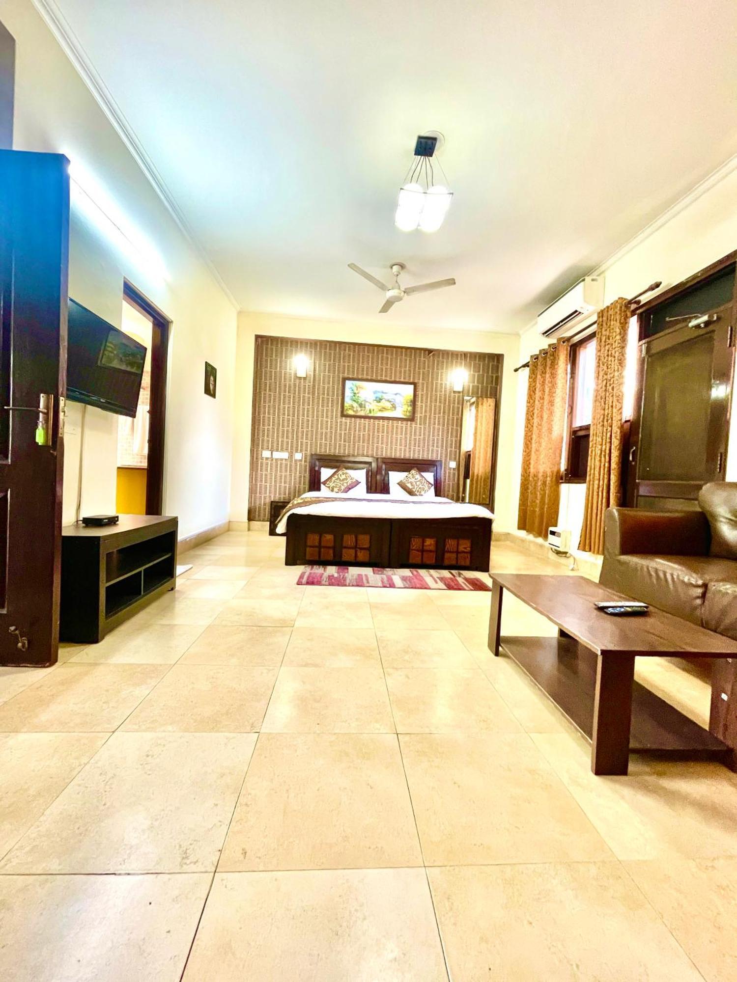 Studio Serviced Apartments Near Fortis Hospital Gurgaon Eksteriør billede